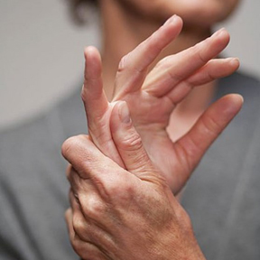 Артрит кистей рук: симптоми, лікування, народні засоби